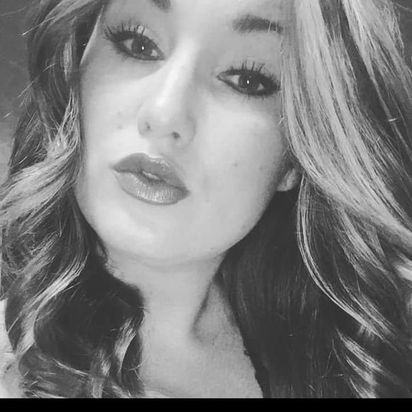 Meet your Posher, April - Picture 1 of 1